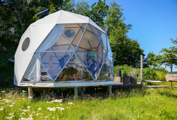 Glampingtelte med udsigt over fjorden
